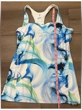 Old Navy Active Racerback Athletic Tank Top Swirl Design Built in Bra Size M